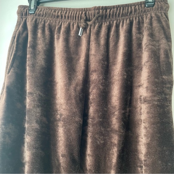 PRETTYLITTLETHING Brown Velvet Y2K Joggers - Picture 3 of 8